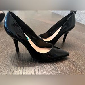 COPY - Black Nine West patent leather pumps.